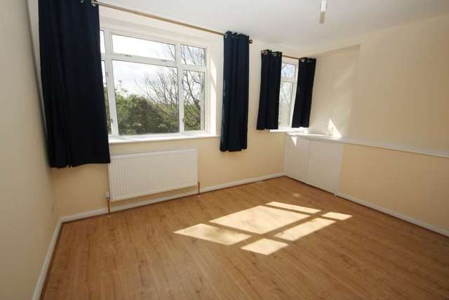  Image of 2 bedroom Flat to rent in Monument Gardens London SE13 at Monument Gardens Hither Green London, SE13 6PY