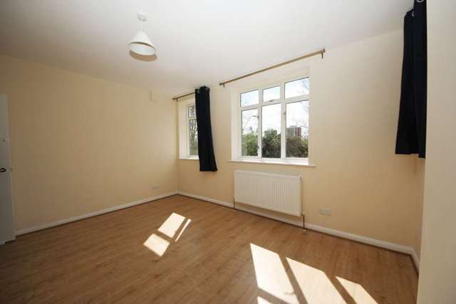  Image of 2 bedroom Flat to rent in Monument Gardens London SE13 at Monument Gardens Hither Green London, SE13 6PY