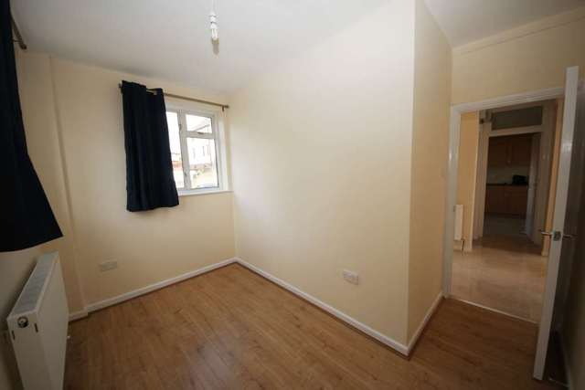  Image of 2 bedroom Flat to rent in Monument Gardens London SE13 at Monument Gardens Hither Green London, SE13 6PY