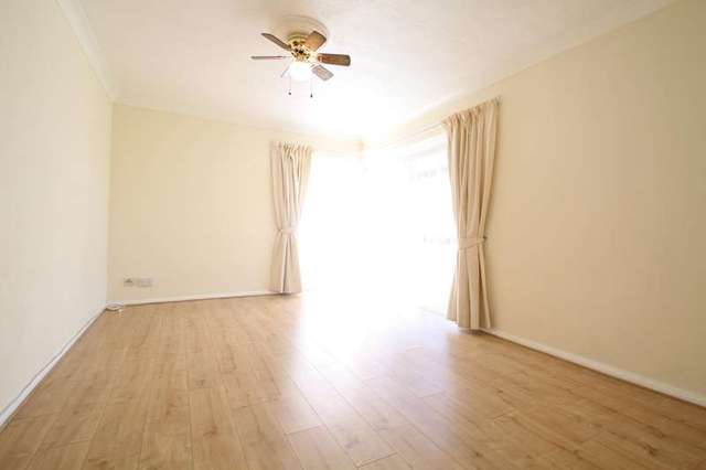  Image of 2 bedroom Flat to rent in Warham Road South Croydon CR2 at 31 Warham Road  South Croydon, CR2 6LJ