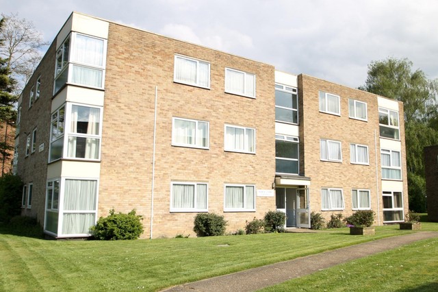  Image of 2 bedroom Flat to rent in Warham Road South Croydon CR2 at 31 Warham Road  South Croydon, CR2 6LJ