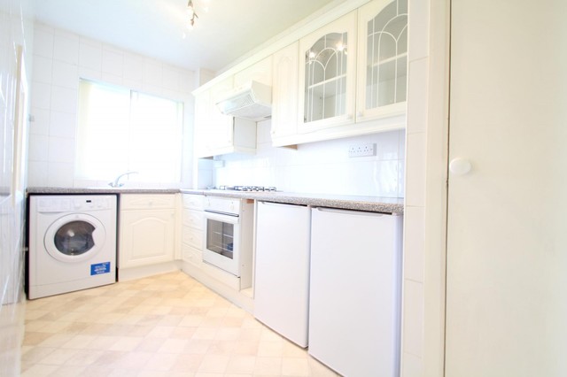  Image of 2 bedroom Flat to rent in Warham Road South Croydon CR2 at 31 Warham Road  South Croydon, CR2 6LJ