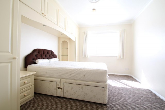  Image of 2 bedroom Flat to rent in Warham Road South Croydon CR2 at 31 Warham Road  South Croydon, CR2 6LJ