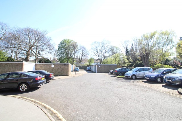  Image of 2 bedroom Flat to rent in Warham Road South Croydon CR2 at 31 Warham Road  South Croydon, CR2 6LJ