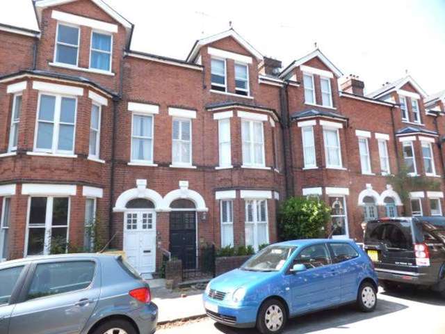  Image of 4 bedroom Detached house to rent in Mountfield Gardens Tunbridge Wells TN1 at Tunbridge Wells Kent Royal Tunbridge Wells, TN1 1SJ