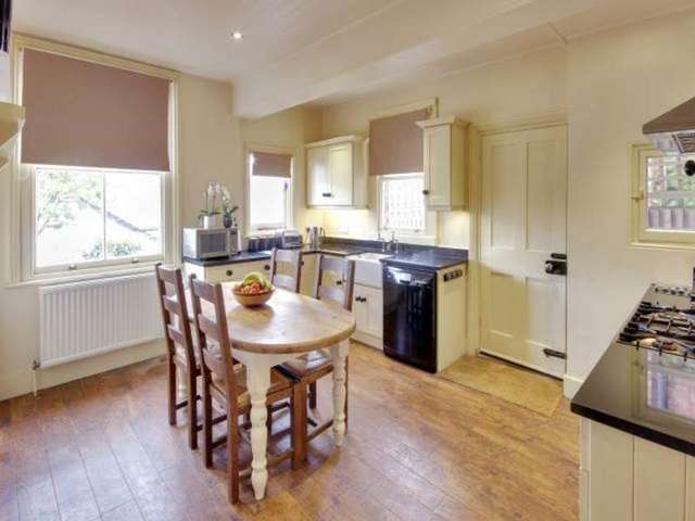  Image of 4 bedroom Detached house to rent in Mountfield Gardens Tunbridge Wells TN1 at Tunbridge Wells Kent Royal Tunbridge Wells, TN1 1SJ