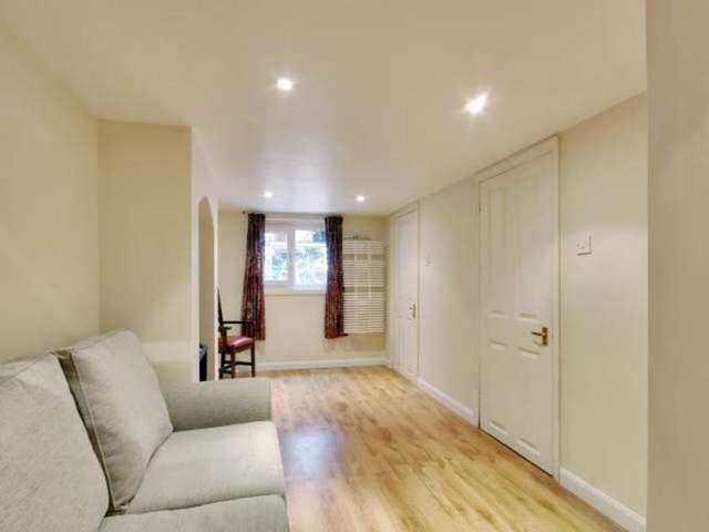 Image of 4 bedroom Detached house to rent in Mountfield Gardens Tunbridge Wells TN1 at Tunbridge Wells Kent Royal Tunbridge Wells, TN1 1SJ