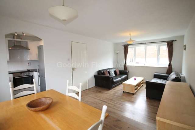  Image of 3 bedroom Apartment to rent in Nash Street Manchester M15 at Nash Street Hulme Manchester, M15 5NZ