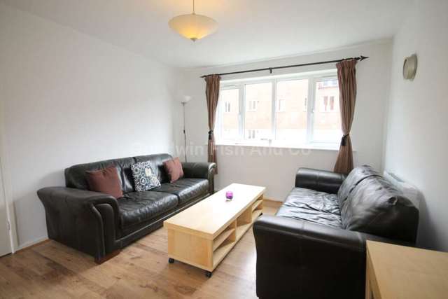  Image of 3 bedroom Apartment to rent in Nash Street Manchester M15 at Nash Street Hulme Manchester, M15 5NZ