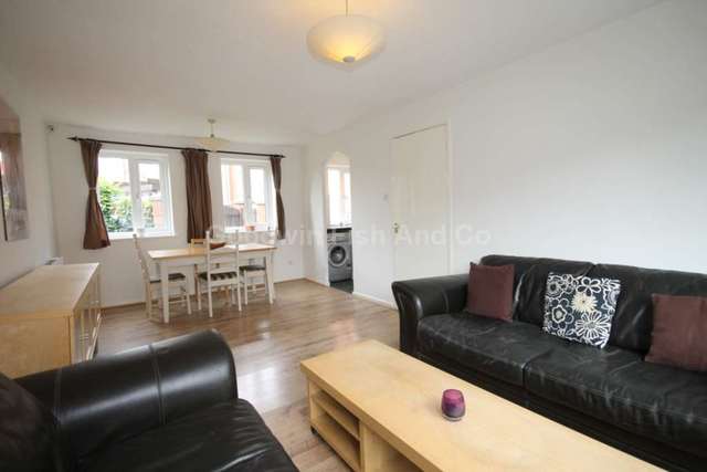  Image of 3 bedroom Apartment to rent in Nash Street Manchester M15 at Nash Street Hulme Manchester, M15 5NZ