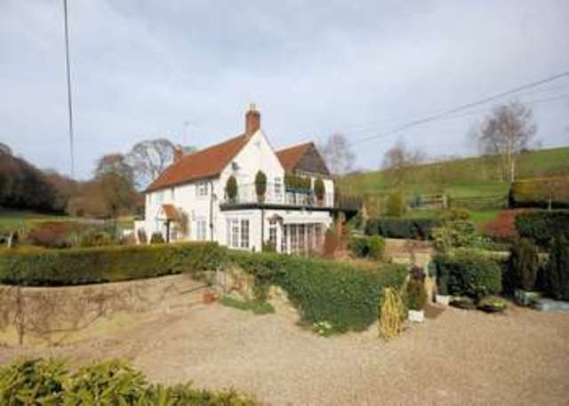  Image of 4 bedroom Detached house for sale in Dunsmore Dunsmore Aylesbury HP22 at Dunsmore Wendover, HP22 6QL