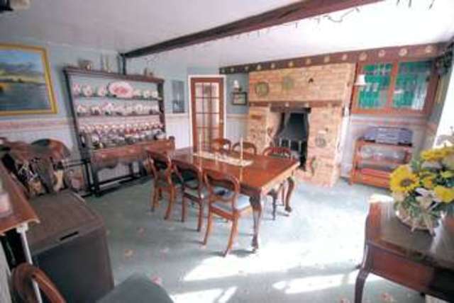  Image of 4 bedroom Detached house for sale in Dunsmore Dunsmore Aylesbury HP22 at Dunsmore Wendover, HP22 6QL