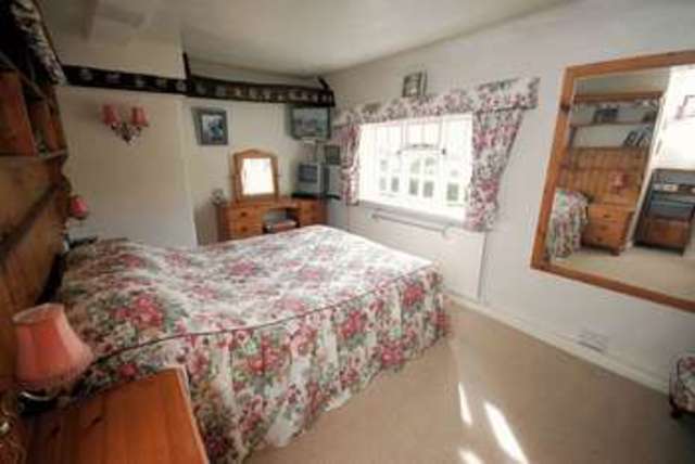  Image of 4 bedroom Detached house for sale in Dunsmore Dunsmore Aylesbury HP22 at Dunsmore Wendover, HP22 6QL