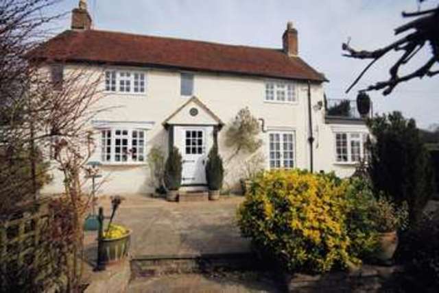  Image of 4 bedroom Detached house for sale in Dunsmore Dunsmore Aylesbury HP22 at Dunsmore Wendover, HP22 6QL