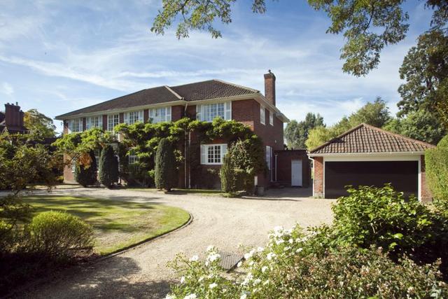  Image of 6 bedroom Detached house to rent in New Road Esher KT10 at 18 New Road Esher Esher, KT10 9PG