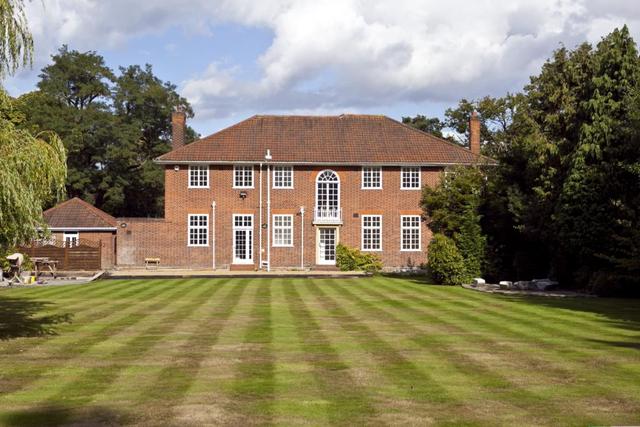  Image of 6 bedroom Detached house to rent in New Road Esher KT10 at 18 New Road Esher Esher, KT10 9PG