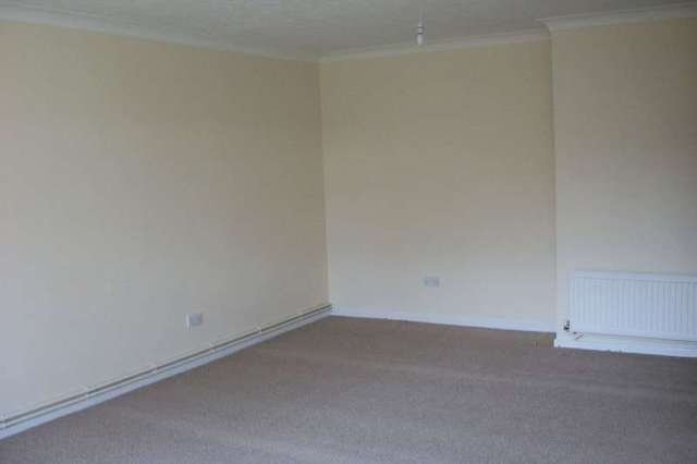  Image of 2 bedroom Ground Flat to rent in Bridlemere Court Newmarket CB8 at Newmarket Suffolk, CB8 9AT