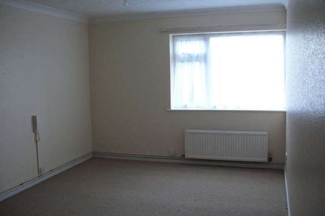  Image of 2 bedroom Ground Flat to rent in Bridlemere Court Newmarket CB8 at Newmarket Suffolk, CB8 9AT