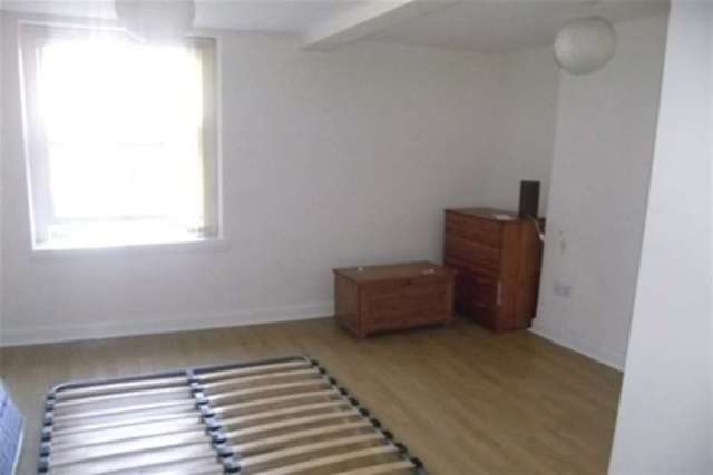  Image of 1 bedroom Flat to rent in Newsham Drive Liverpool L6 at Liverpool, L6 7UG
