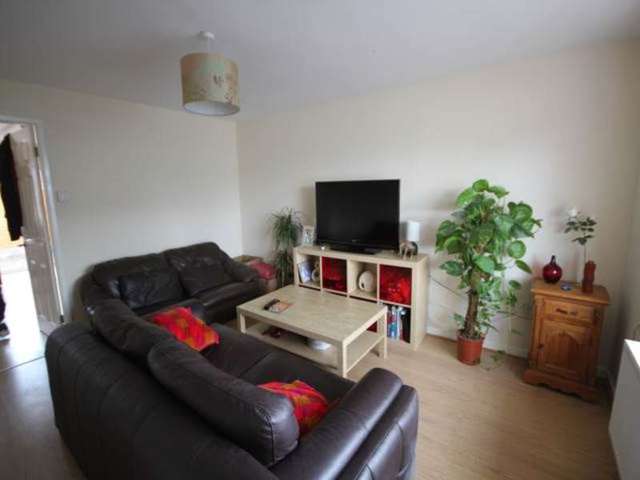  Image of 3 bedroom Semi-Detached house to rent in Newton Street Rochdale OL16 at Rochdale Rochdale, OL16 5LR