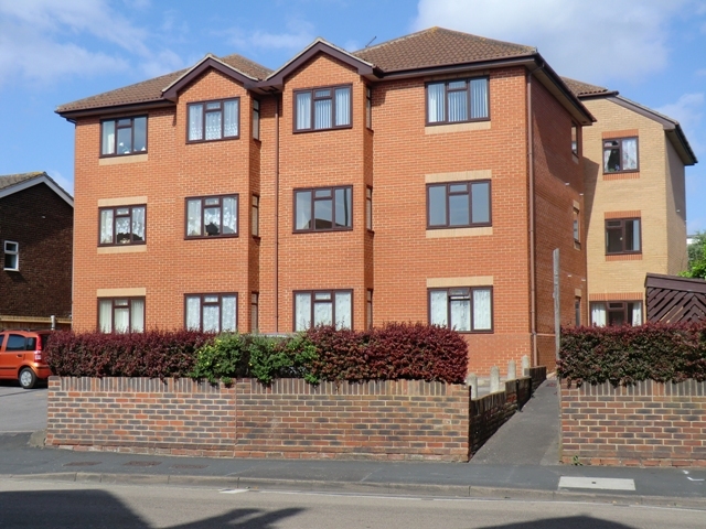  Image of 1 bedroom Apartment to rent in Brockhurst Road Gosport PO12 at Norfolk House 130 Brockhurst Road Gosport, PO12 3BA
