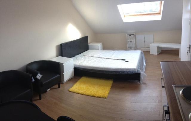  Image of Studio flat to rent in North Circular Road London N13 at Palmers Green, N13 5EG