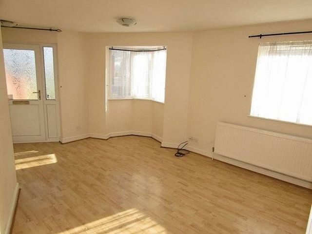  Image of 2 bedroom Flat to rent in Northern Parade Portsmouth PO2 at Northern Parade  Portsmouth, PO2 8SR