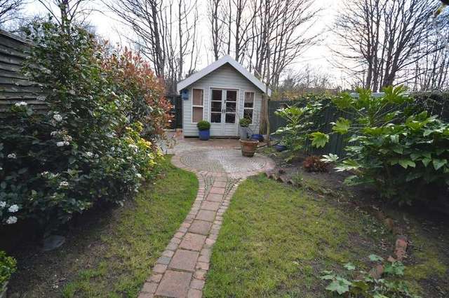  Image of 4 bedroom Terraced house for sale in Oakenshaw Lane Walton Wakefield WF2 at Walton Wakefield West Yorkshire, WF2 6NL