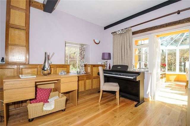  Image of 6 bedroom Detached house to rent in Bridge Terrace Bampton Tiverton EX16 at Oakford Bridge Bampton Tiverton, EX16 9JA