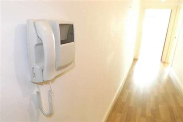  Image of 1 bedroom Flat to rent in The Crescent Plymouth PL1 at Plymouth, PL1 3FG