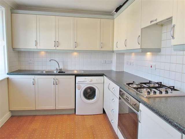  Image of 3 bedroom Town House to rent in Ock Street Abingdon OX14 at Abingdon, OX14 5BZ