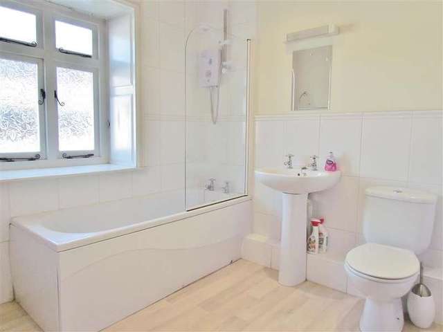  Image of 3 bedroom Town House to rent in Ock Street Abingdon OX14 at Abingdon, OX14 5BZ