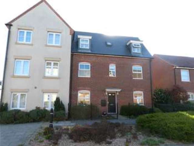  Image of 4 bedroom Semi-Detached house to rent in Osprey Avenue Bracknell RG12 at Bracknell Berkshire Popeswood, RG12 8AT