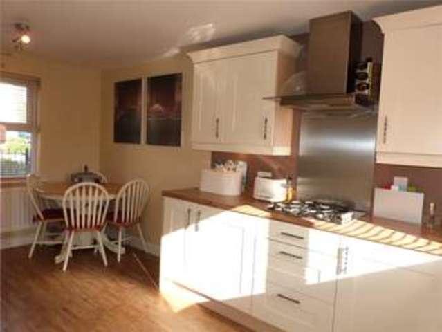  Image of 4 bedroom Semi-Detached house to rent in Osprey Avenue Bracknell RG12 at Bracknell Berkshire Popeswood, RG12 8AT