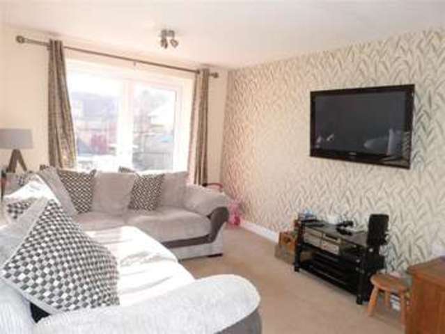  Image of 4 bedroom Semi-Detached house to rent in Osprey Avenue Bracknell RG12 at Bracknell Berkshire Popeswood, RG12 8AT