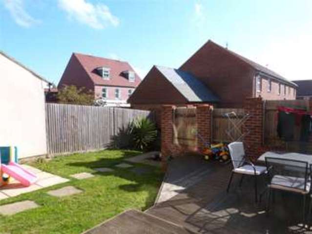  Image of 4 bedroom Semi-Detached house to rent in Osprey Avenue Bracknell RG12 at Bracknell Berkshire Popeswood, RG12 8AT