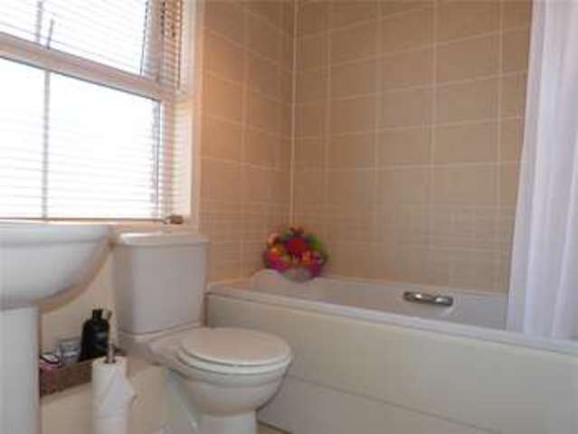 Image of 4 bedroom Semi-Detached house to rent in Osprey Avenue Bracknell RG12 at Bracknell Berkshire Popeswood, RG12 8AT