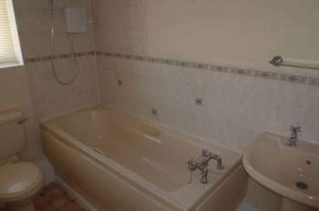  Image of 1 bedroom Flat to rent in Padiham Close Leigh WN7 at Padiham Close  Leigh, WN7 2RU