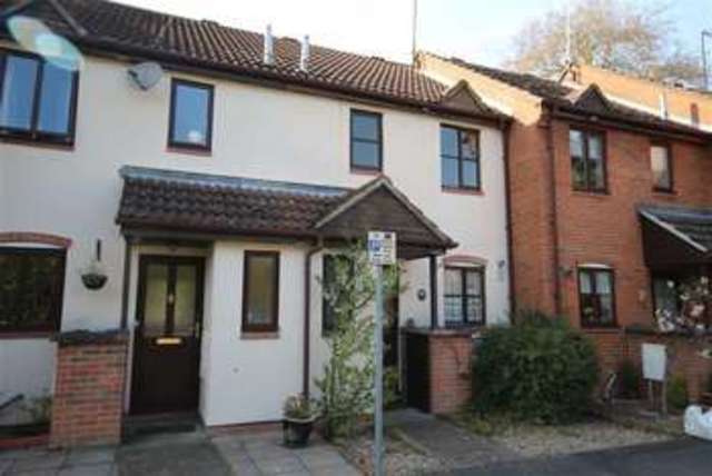  Image of 2 bedroom Property to rent in Pages Lane Uxbridge UB8 at Pages Lane Uxbridge Uxbridge, UB8 1XT