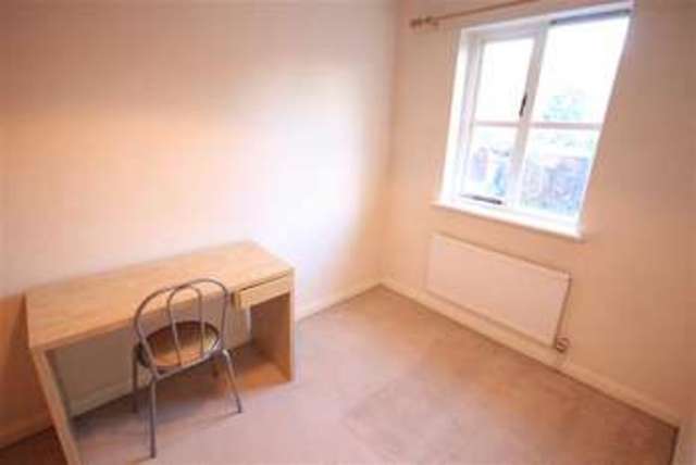  Image of 2 bedroom Property to rent in Pages Lane Uxbridge UB8 at Pages Lane Uxbridge Uxbridge, UB8 1XT