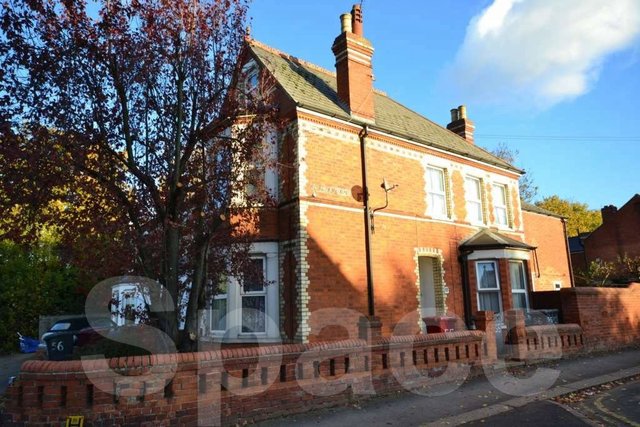  Image of 1 bedroom House Share to rent in Palmer Park Avenue Earley Reading RG6 at Palmer Park Ave Earley Reading, RG6 1DP