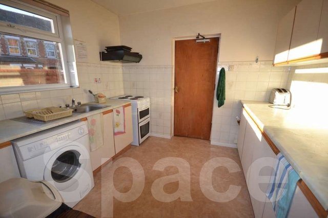  Image of 1 bedroom House Share to rent in Palmer Park Avenue Earley Reading RG6 at Palmer Park Ave Earley Reading, RG6 1DP