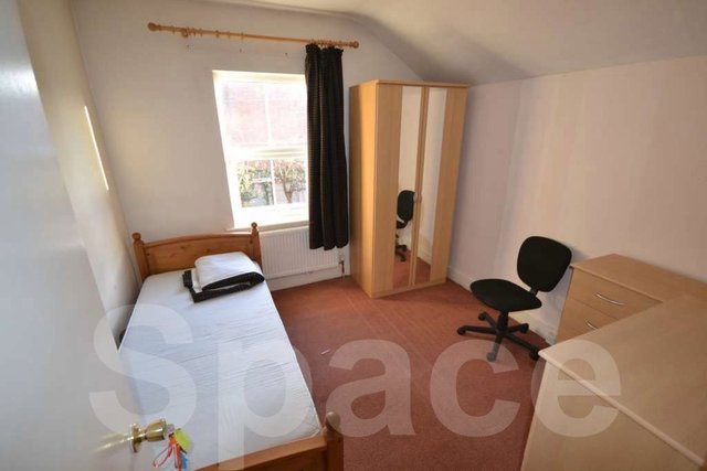  Image of 1 bedroom House Share to rent in Palmer Park Avenue Earley Reading RG6 at Palmer Park Ave Earley Reading, RG6 1DP