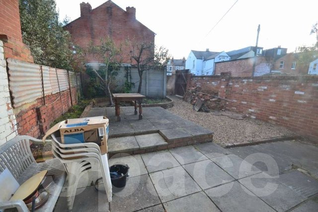  Image of 1 bedroom House Share to rent in Palmer Park Avenue Earley Reading RG6 at Palmer Park Ave Earley Reading, RG6 1DP