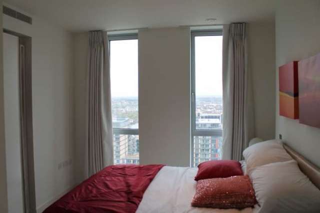  Image of 2 bedroom Flat to rent in Pan Peninsula Square London E14 at Canary Wharf, E14 9HL