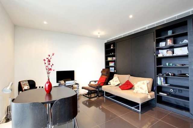 Image of Flat to rent in Pan Peninsula Square London E14 at Canary Wharf, E14 9HJ