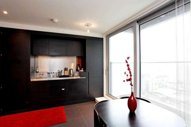  Image of Flat to rent in Pan Peninsula Square London E14 at Canary Wharf, E14 9HJ