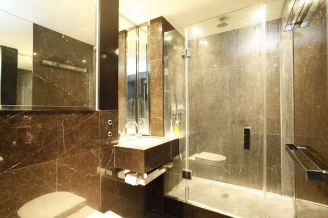  Image of Flat to rent in Pan Peninsula Square London E14 at Canary Wharf, E14 9HJ