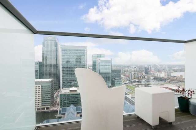  Image of 1 bedroom Flat to rent in Pan Peninsula Square London E14 at London, E14 9HR