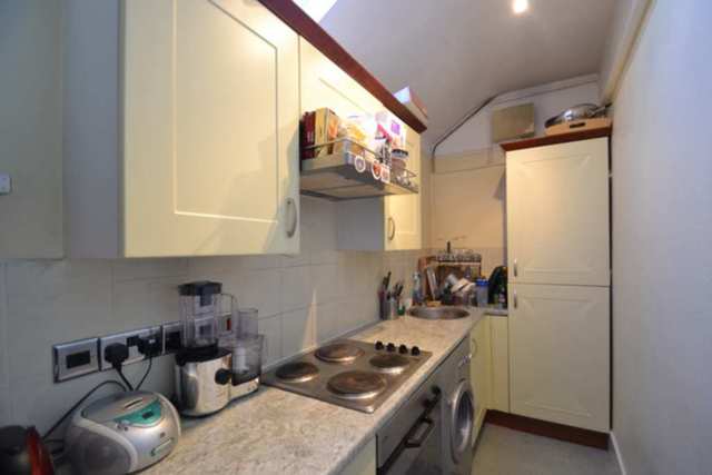  Image of 1 bedroom Flat to rent in Park Hill London W5 at Park Hill  London, W5 2JN